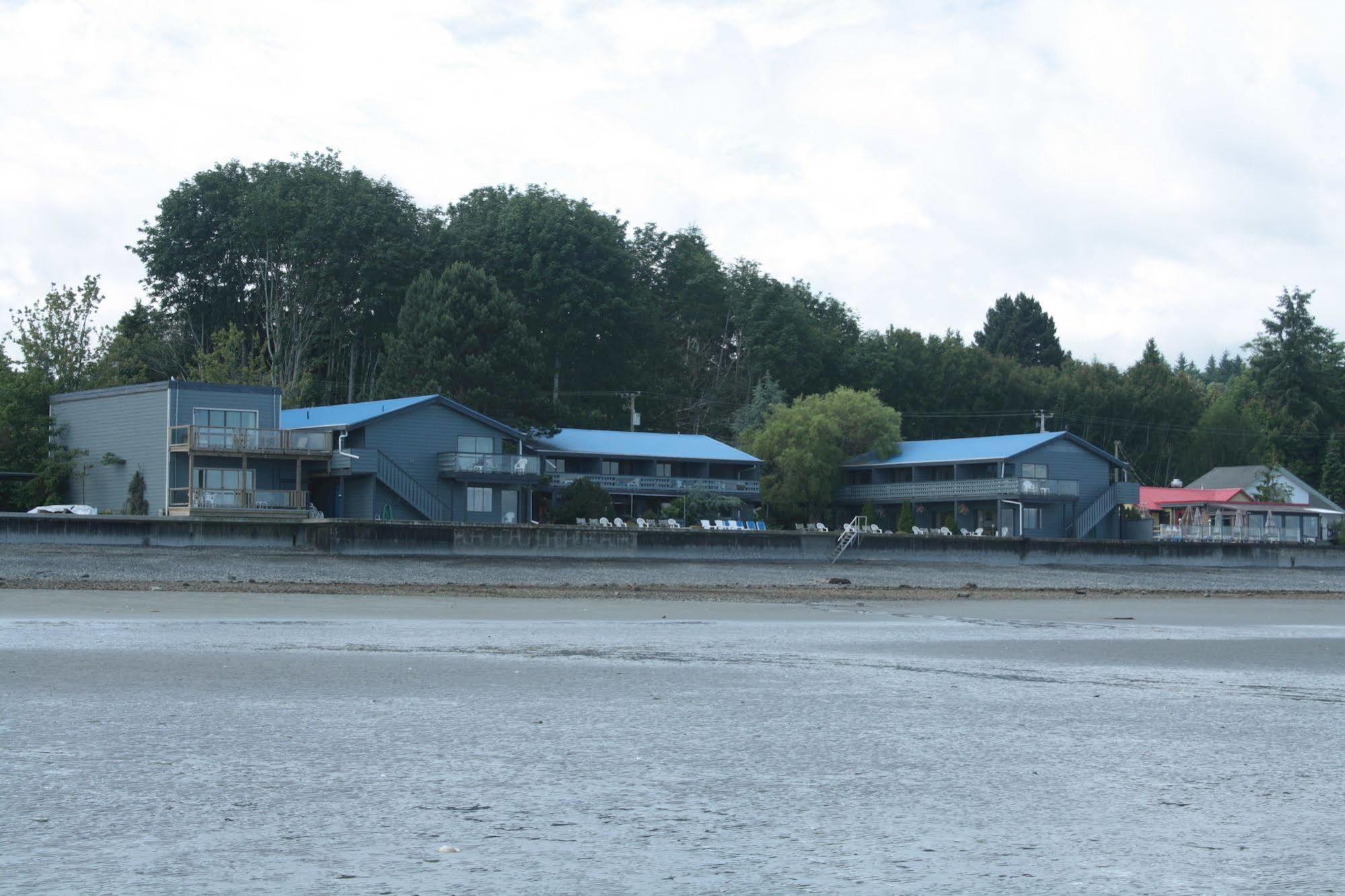 Sand Pebbles Inn Qualicum Beach Exterior photo